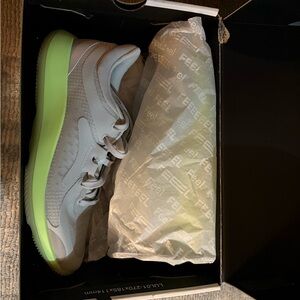 Lululemon STRONGFEEL *new* Gray Sneakers with Neon Green Sole